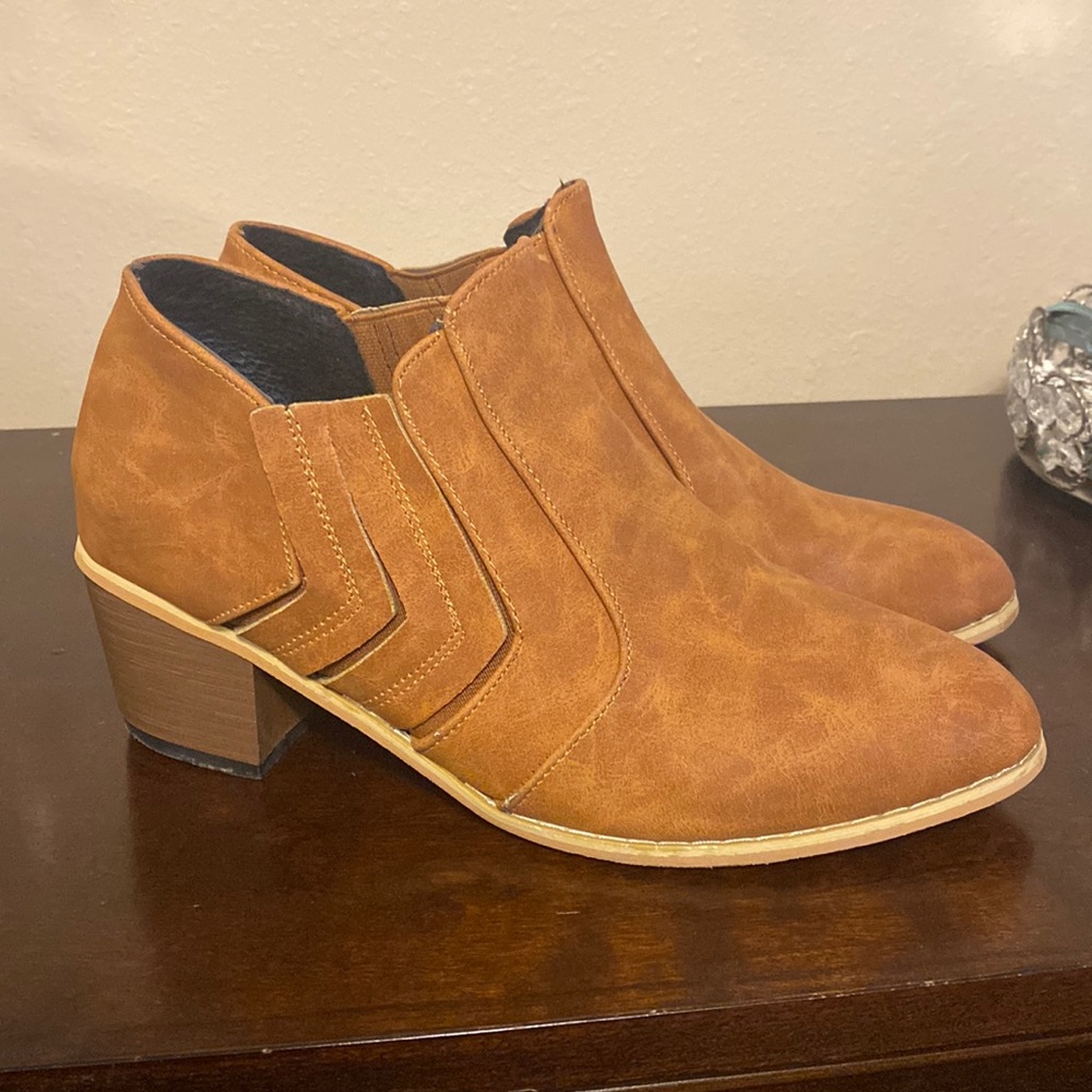Camel booties